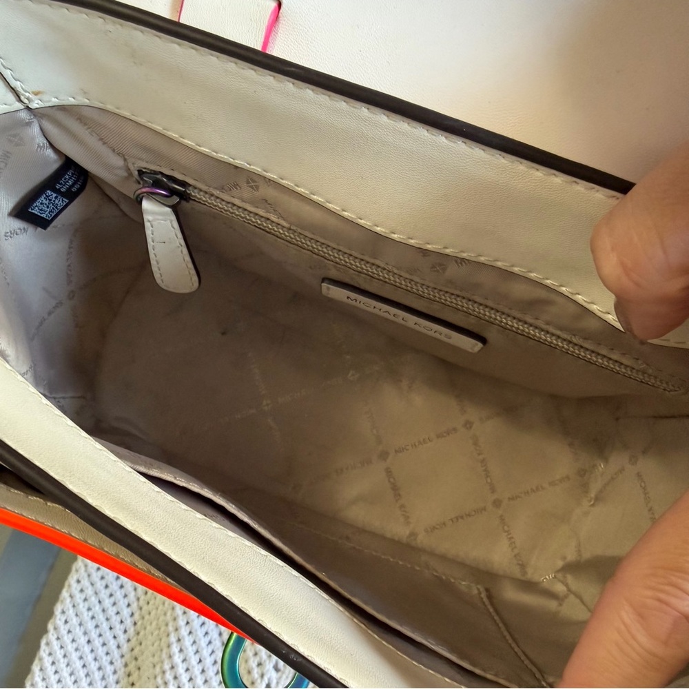 Michael Kors - Manhattan White & Neon Purse‎ - Picture 12 of 16